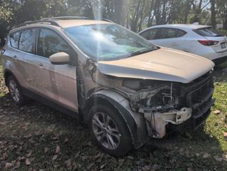 2017 Ford Escape SE - Exterior Front Right Corner Image